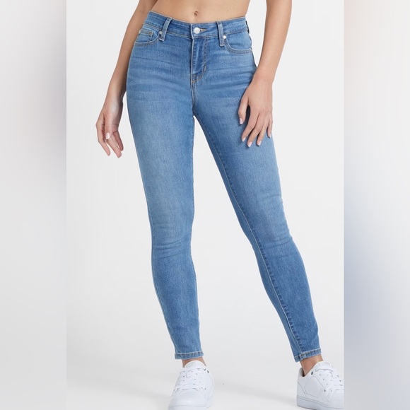 Guess Factory Light Blue Jeans. - Picture 1 of 6